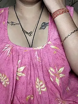 Snapshot of Shiny_HOT01 chatting on October 25, 5:50 am Shiny HOT01 online show from October 25, 5:50 am