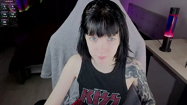 HazelTompson online show from March 1, 10:37 am