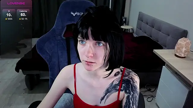 HazelTompson online show from January 14, 3:04 pm