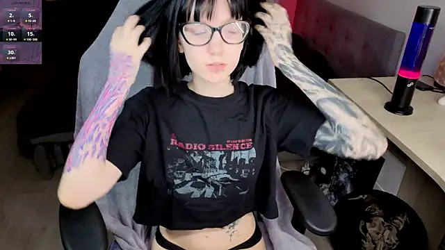 HazelTompson online show from March 23, 12:27 pm