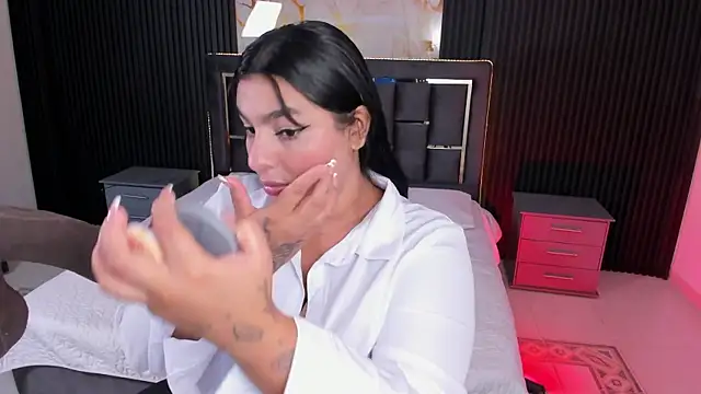 Hannasscott online show from October 20, 11:33 am