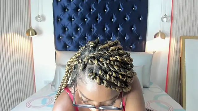 Snapshot of YallianaBrooks chatting on October 3, 8:10 pm YallianaBrooks online show from October 3, 8:10 pm