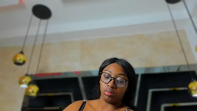 Snapshot of YallianaBrooks chatting on June 20, 12:10 pm YallianaBrooks online show from June 20, 12:10 pm