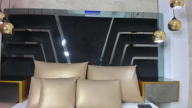 YallianaBrooks online show from March 21, 12:20 pm