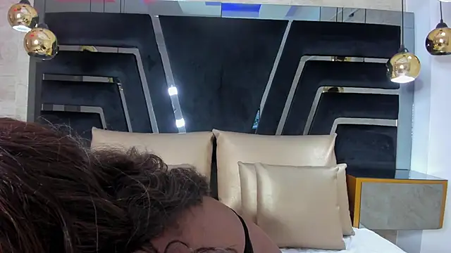 YallianaBrooks online show from March 7, 12:10 pm