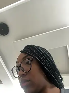 Snapshot of YallianaBrooks chatting on July 18, 12:25 pm YallianaBrooks online show from July 18, 12:25 pm