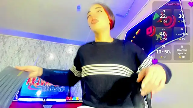 Madison Mujica online show from November 10, 11:15 am