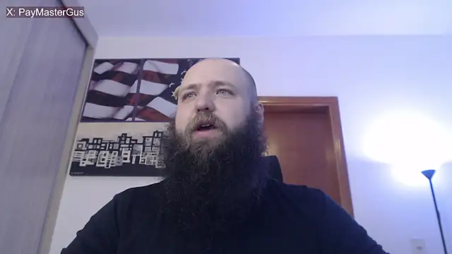 Snapshot of PayMasterGus chatting on October 29, 3:27 am PayMasterGus online show from October 29, 3:27 am