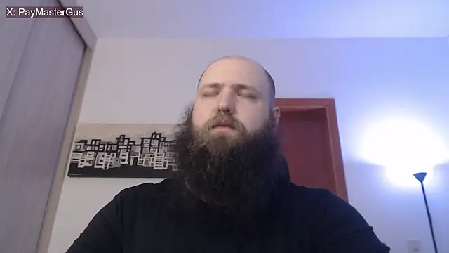 Snapshot of PayMasterGus chatting on October 31, 3:47 am PayMasterGus online show from October 31, 3:47 am