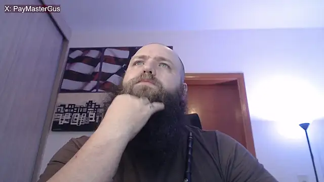 Snapshot of PayMasterGus chatting on October 19, 3:09 am PayMasterGus online show from October 19, 3:09 am