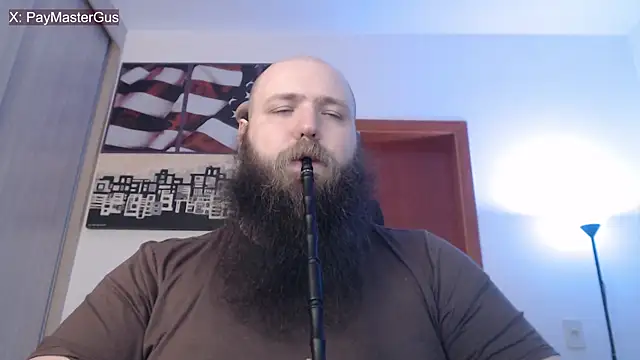 Snapshot of PayMasterGus chatting on October 26, 3:40 am PayMasterGus online show from October 26, 3:40 am