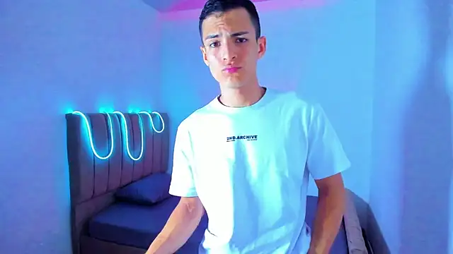 Snapshot of Matiius18 chatting on June 15, 7:24 pm Matiius18 online show from June 15, 7:24 pm