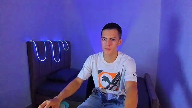 Snapshot of Matiius18 chatting on July 9, 3:55 pm Matiius18 online show from July 9, 3:55 pm