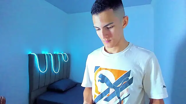Snapshot of Matiius18 chatting on June 17, 1:43 pm Matiius18 online show from June 17, 1:43 pm