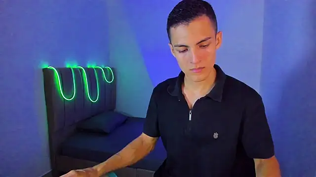Snapshot of Matiius18 chatting on July 8, 1:45 pm Matiius18 online show from July 8, 1:45 pm
