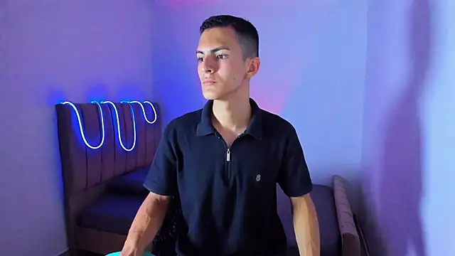 Snapshot of Matiius18 chatting on June 25, 3:39 pm Matiius18 online show from June 25, 3:39 pm