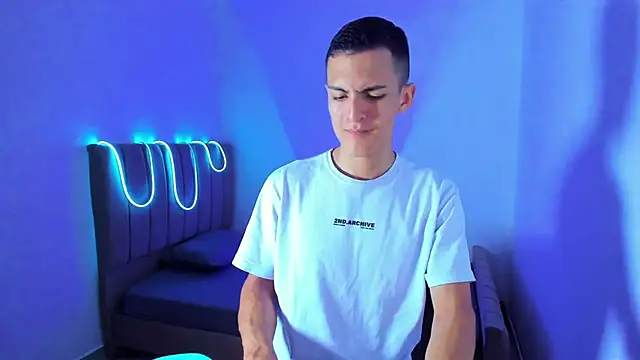 Snapshot of Matiius18 chatting on June 23, 2:59 pm Matiius18 online show from June 23, 2:59 pm