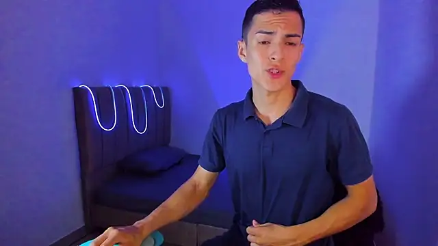 Snapshot of Matiius18 chatting on July 11, 2:17 pm Matiius18 online show from July 11, 2:17 pm