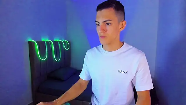 Snapshot of Matiius18 chatting on July 6, 1:40 pm Matiius18 online show from July 6, 1:40 pm