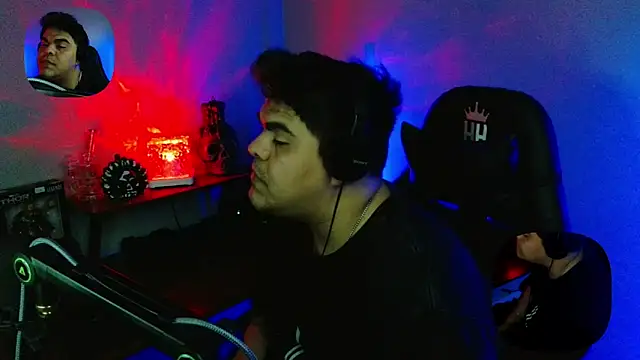 perversus12 online show from April 7, 8:27 am