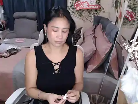 Snapshot of Shiawase1125 chatting on November 6, 1:42 am Shiawase1125 online show from November 6, 1:42 am