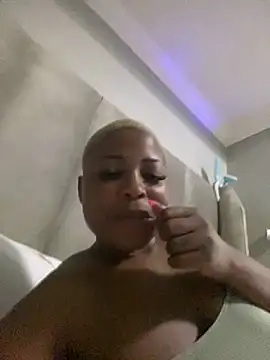 BQueen223 online show from December 18, 7:07 pm