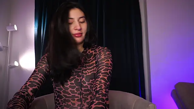 Auralea online show from December 5, 4:11 am