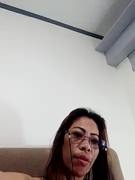 Snapshot of Mayumie05 chatting on May 8, 10:13 pm Mayumie05 online show from May 8, 10:13 pm