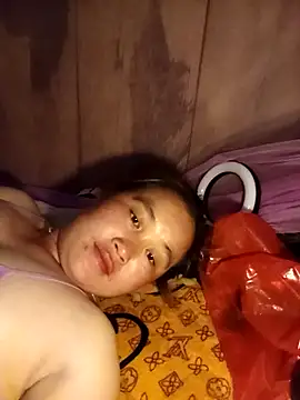 Snapshot of tthun1 chatting on April 6, 6:14 am tthun1 online show from April 6, 6:14 am