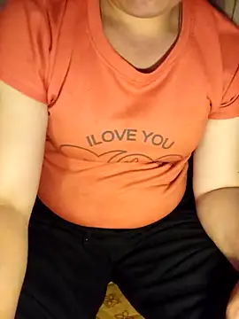 Snapshot of tthun1 chatting on April 9, 3:30 am tthun1 online show from April 9, 3:30 am