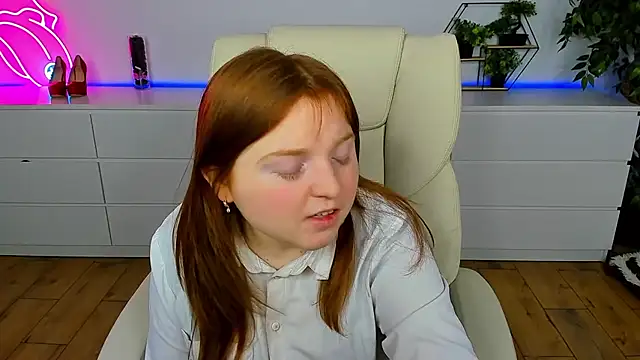 Snapshot of KattyRose8 chatting on February 5, 6:48 pm KattyRose8 online show from February 5, 6:48 pm