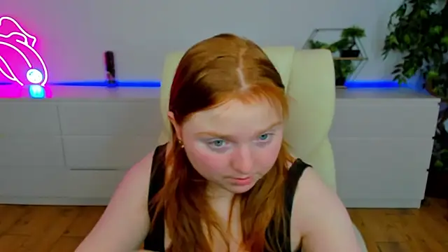 Snapshot of KattyRose8 chatting on February 22, 7:04 pm KattyRose8 online show from February 22, 7:04 pm