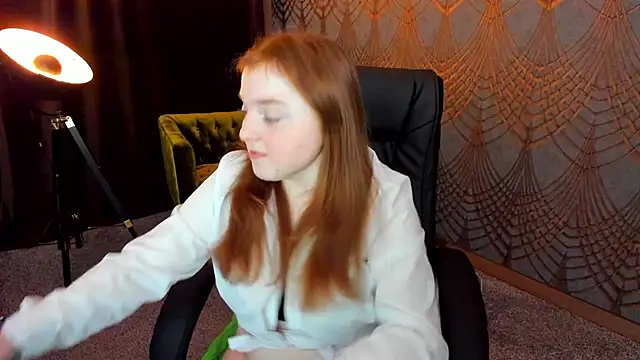 Snapshot of KattyRose8 chatting on June 8, 5:02 pm KattyRose8 online show from June 8, 5:02 pm
