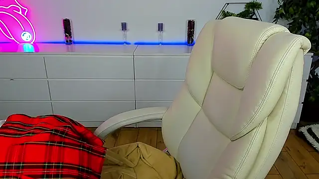 Snapshot of KattyRose8 chatting on February 6, 6:53 am KattyRose8 online show from February 6, 6:53 am