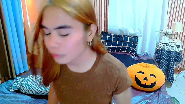 Snapshot of zeusdaven chatting on October 2, 6:06 am zeusdaven online show from October 2, 6:06 am