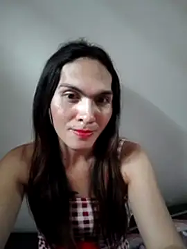 Snapshot of Pinkyweb_03 chatting on June 14, 2:24 am Pinkyweb 03 online show from June 14, 2:24 am