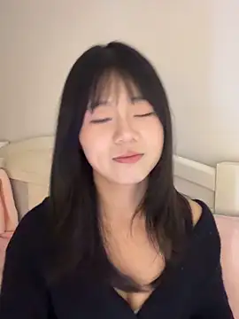 Snapshot of Ella-A9 chatting on October 13, 2:51 pm Ella-A9 online show from October 13, 2:51 pm