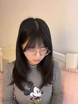 Snapshot of Ella-A9 chatting on October 18, 3:36 pm Ella-A9 online show from October 18, 3:36 pm