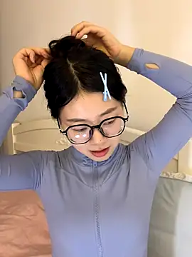 Ella-A9 online show from November 7, 1:04 pm