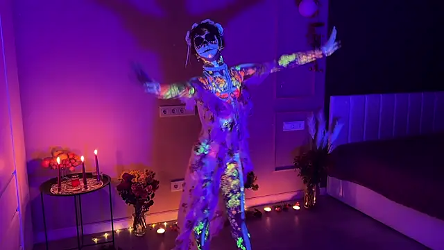 daniellia  online show from November 1, 3:06 pm