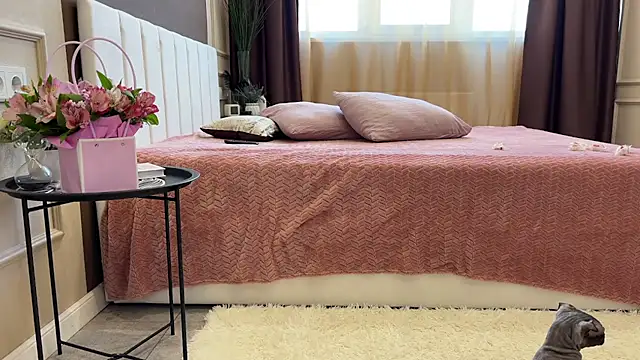 daniellia  online show from March 8, 9:45 am