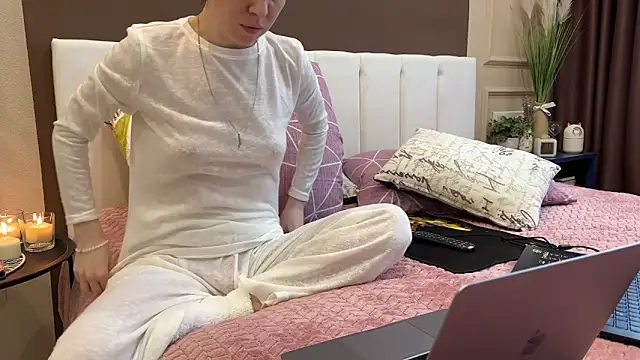 daniellia  online show from March 31, 2:19 pm