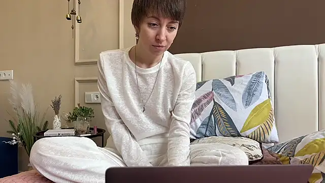 daniellia  online show from February 28, 10:37 am