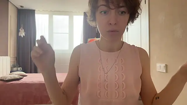 daniellia  online show from November 18, 8:28 am