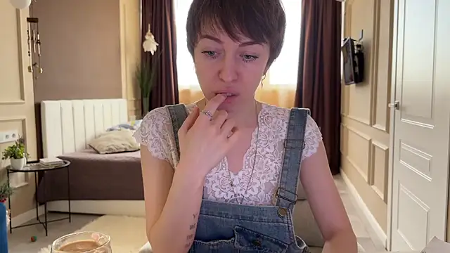 daniellia  online show from February 13, 10:37 am