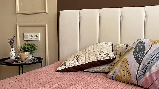 daniellia  online show from March 1, 9:31 am