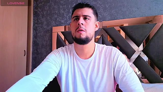 Snapshot of ryan_evanss chatting on November 12, 1:04 pm ryan evanss online show from November 12, 1:04 pm