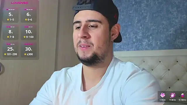 Snapshot of ryan_evanss chatting on December 1, 10:32 pm ryan evanss online show from December 1, 10:32 pm