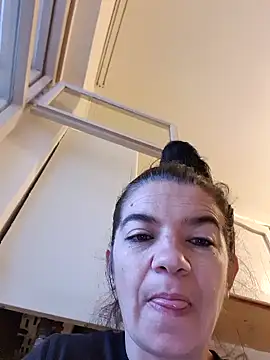 alinaalinutzq online show from December 18, 6:51 am