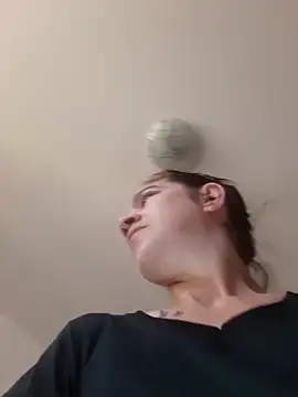 alinaalinutzq online show from November 4, 7:12 am